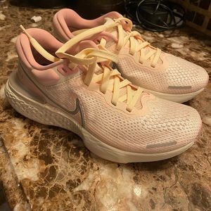 Nike zoomX size 9.5